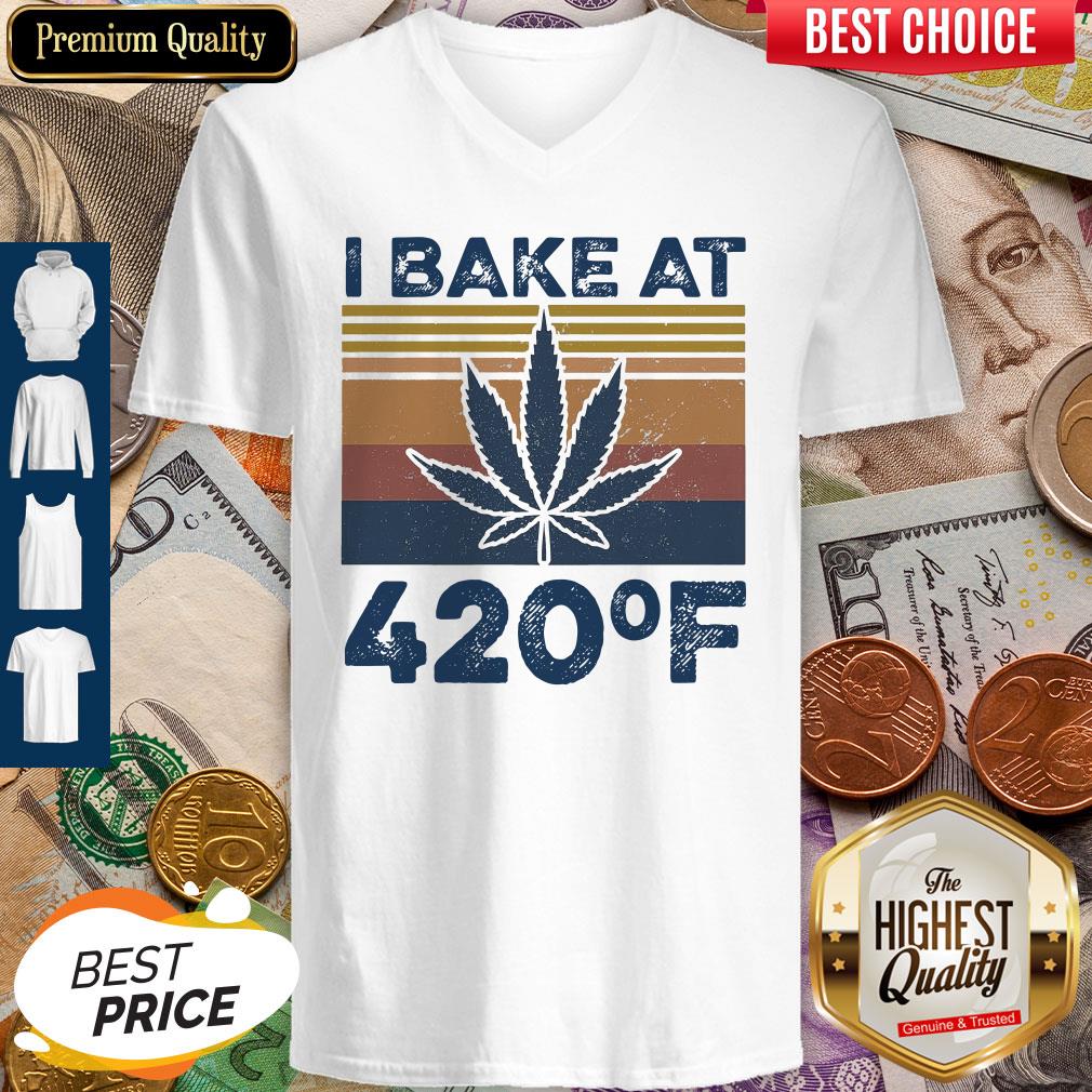 Weed I Bake At 420 F Vintage Version V-neck Weed I Bake At 420 F Vintage Version V-neck