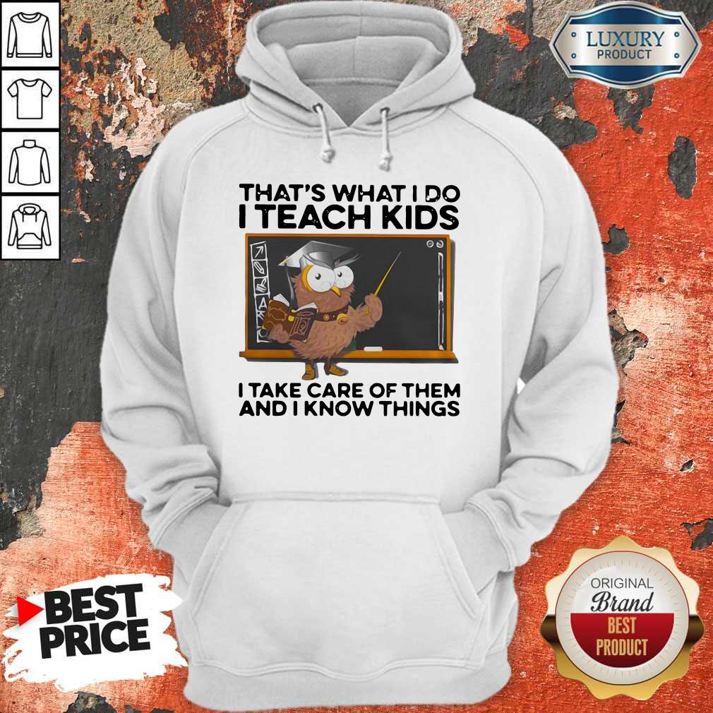 thats-what-i-do-i-teach-kids-i-take-care-of-them-and-i-know-things-owl- hoodie thats-what-i-do-i-teach-kids-i-take-care-of-them-and-i-know-things-owl- hoodie