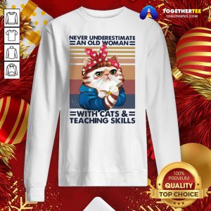Cute Never Underestimate An Old Woman With And Cats Teaching Skills Vintage Sweatshirt - Design By Togethertee.com