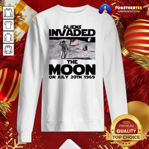 Funny Aliens Invaded The Moon On July 20th 1969 Sweatshirt - Design By Togethertee.com