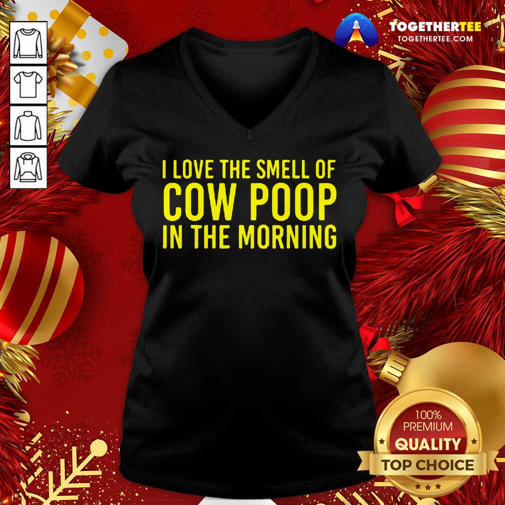 I Love The Smell Of Cow Poop In The Morning Farmer V-neck - Design By Togethertee.com I Love The Smell Of Cow Poop In The Morning Farmer V-neck - Design By Togethertee.com