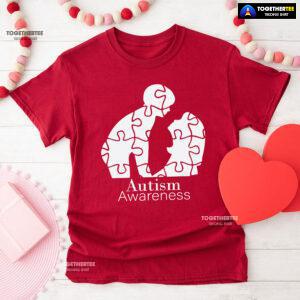 Autism Awareness Mom And Baby Puzzle Pieces T-Shirt