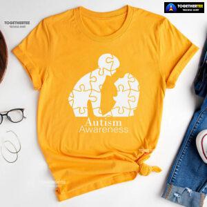 Autism Awareness Mom And Baby Puzzle Pieces T-Shirt