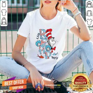 Great Read Letter Cat Wearing Hat V-neck
