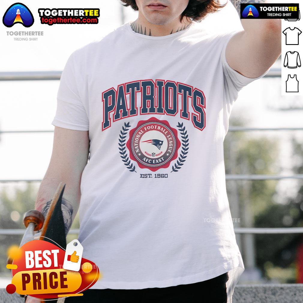 New England Patriots Team Crest Est 1960 T-Shirt featuring the iconic logo and vintage design for fans.