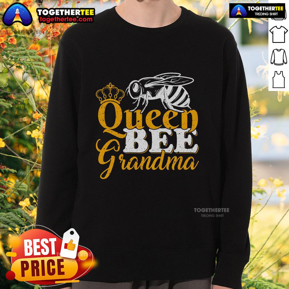 Cozy sweatshirt for queen bee lovers featuring a fun design, perfect for grandmas and beekeepers passionate about honey bees.