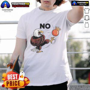 Nice No Kings In America Eagle T-Shirt featuring a bold eagle design, perfect for patriotic fashion lovers.