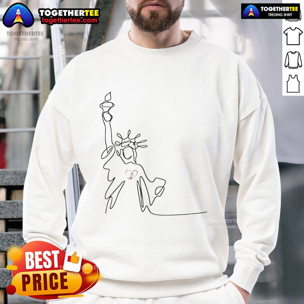 Stylish sweatshirt featuring a nice drawing of the Statue of Liberty, perfect for casual wear and art lovers.