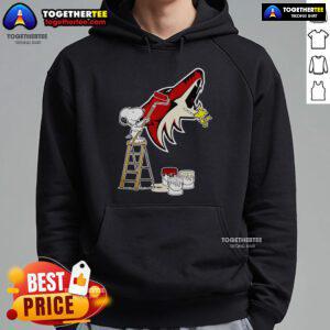 Alt Text: Official Snoopy and Woodstock painting on Arizona Coyotes logo hoodie, showcasing unique NHL-inspired design.
