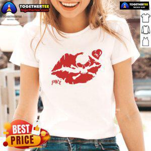 Premium PY Kiss Skull Heart Ladies Tee featuring a stylish skull design with heart accents, perfect for trendy outfits.