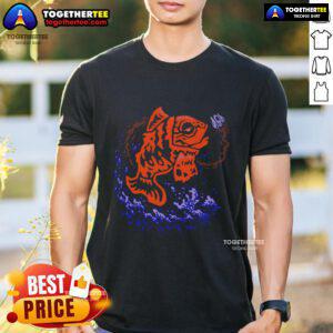 Top Fish Fear Me T-Shirt featuring a bold graphic design of a fish and playful text, perfect for fishing enthusiasts.
