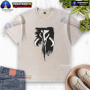 Premium Grunge Mandalorian Mythosaur Skull Symbol T-Shirt in washed style, showcasing a unique Star Wars design.