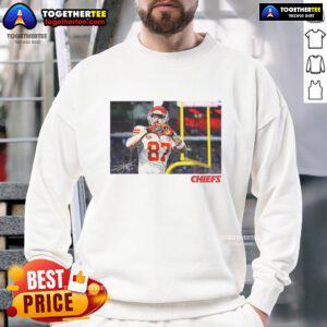 Awesome Travis Kelce Kansas City Chiefs football sweatshirt with heart signature design, perfect for fans.