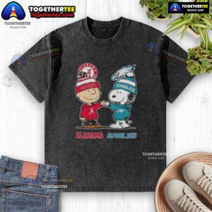 Alt Text: Cute Charlie Brown and Snoopy Alabama Crimson Tide x Philadelphia Eagles washed t-shirt design featuring playful graphics.