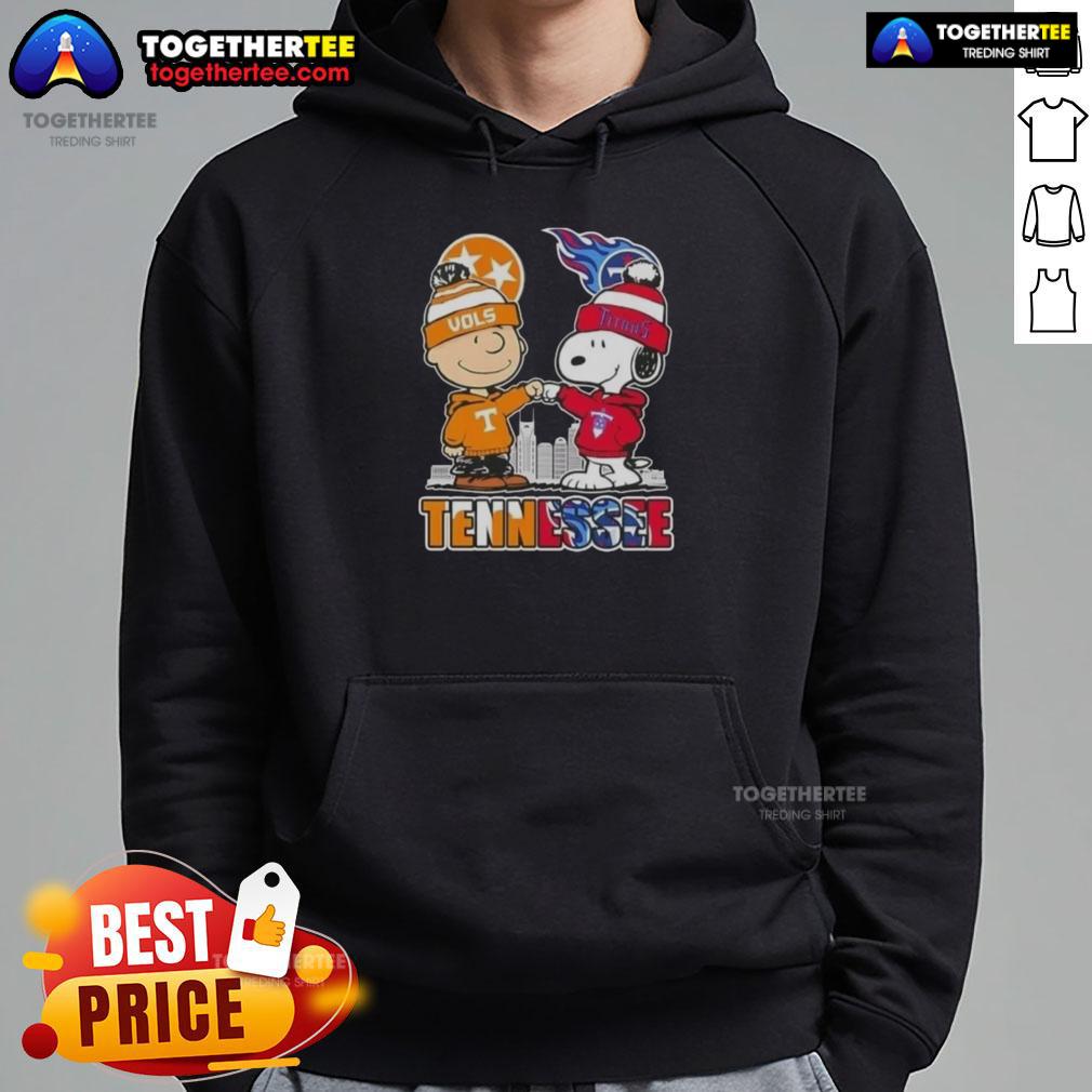 Alt Text: Adorable Charlie Brown and Snoopy in Tennessee Vols x Titans skyline hoodie, perfect for fans and collectors.