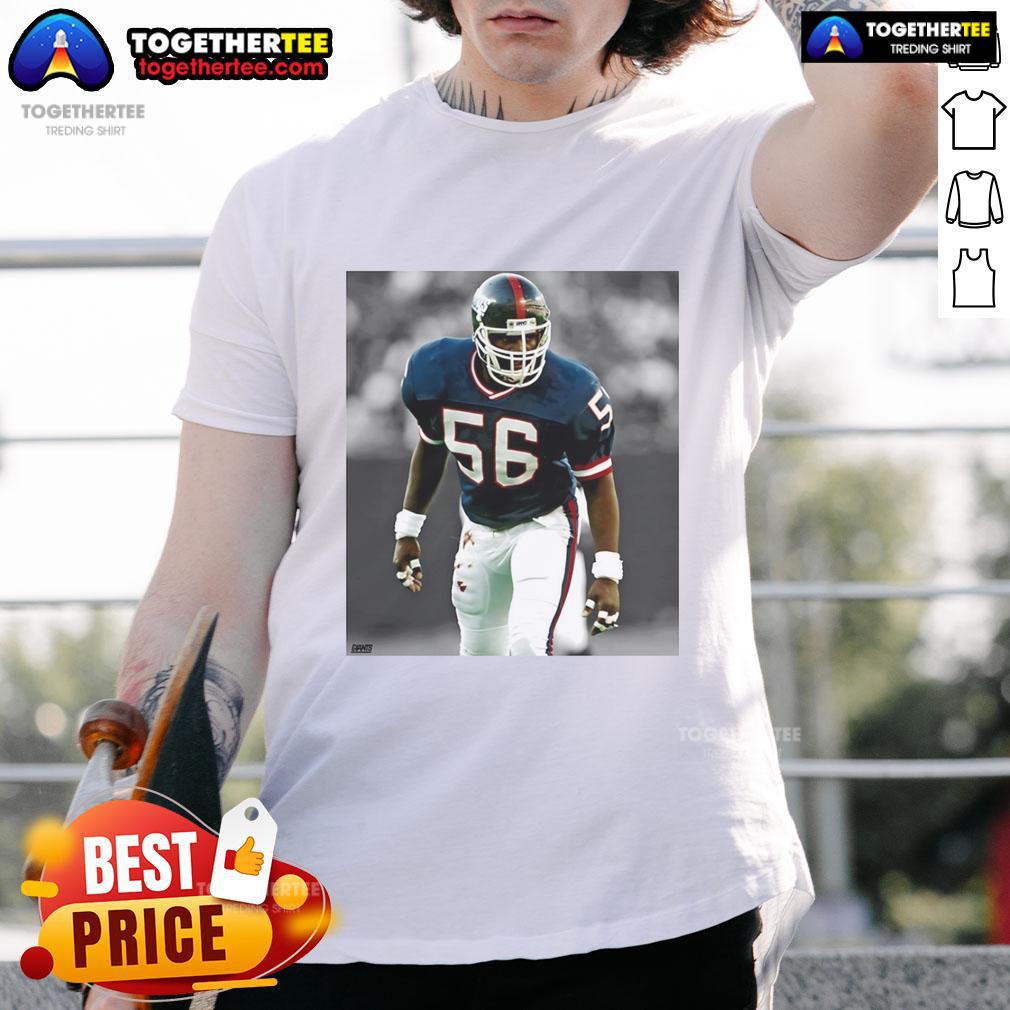 Top Lawrence Taylor New York Giants football T-shirt featuring iconic design and vibrant team colors for fans.