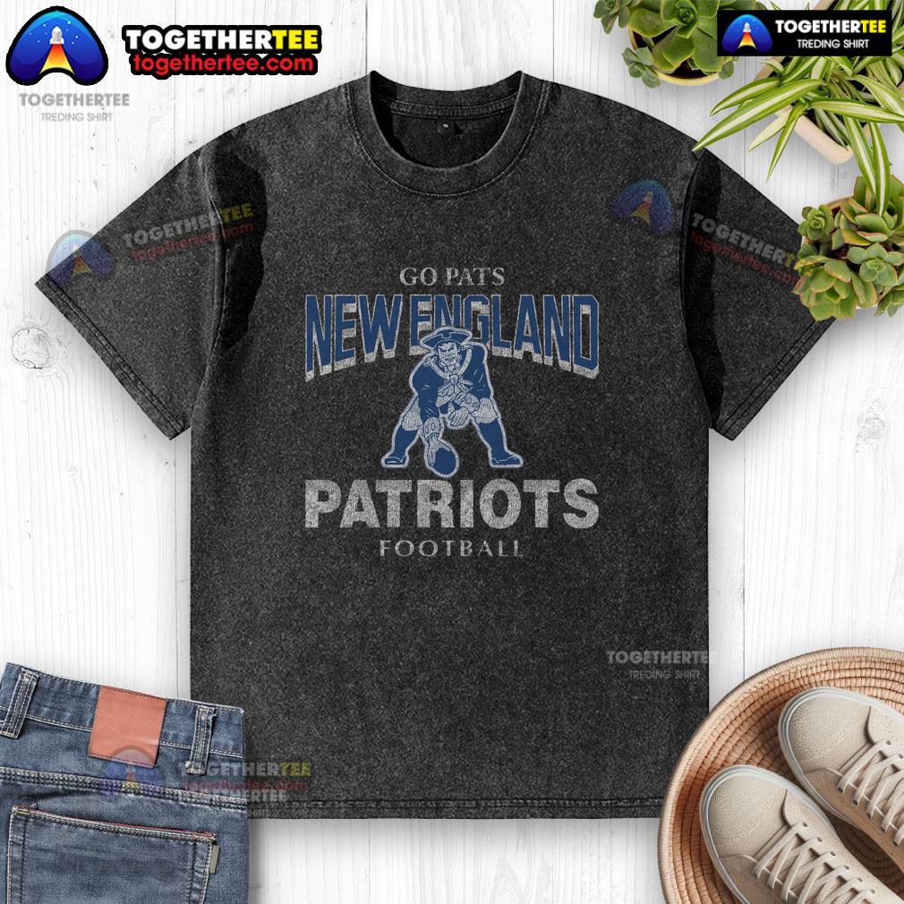 Awesome New England Patriots historic head-on washed t-shirt showcasing team pride and classic design.