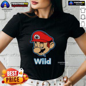 Awesome Wiid Super Mario smoking weed on a trendy ladies tee, perfect for casual wear and gaming enthusiasts.