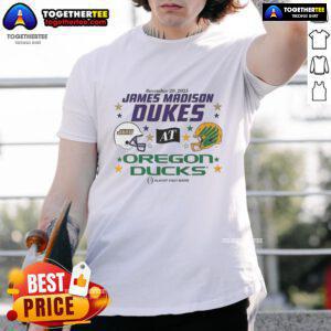 Hot Oregon Ducks vs James Madison Dukes 2025 CFP First Round Matchup Helmet T-Shirt featuring team logos and vibrant design.