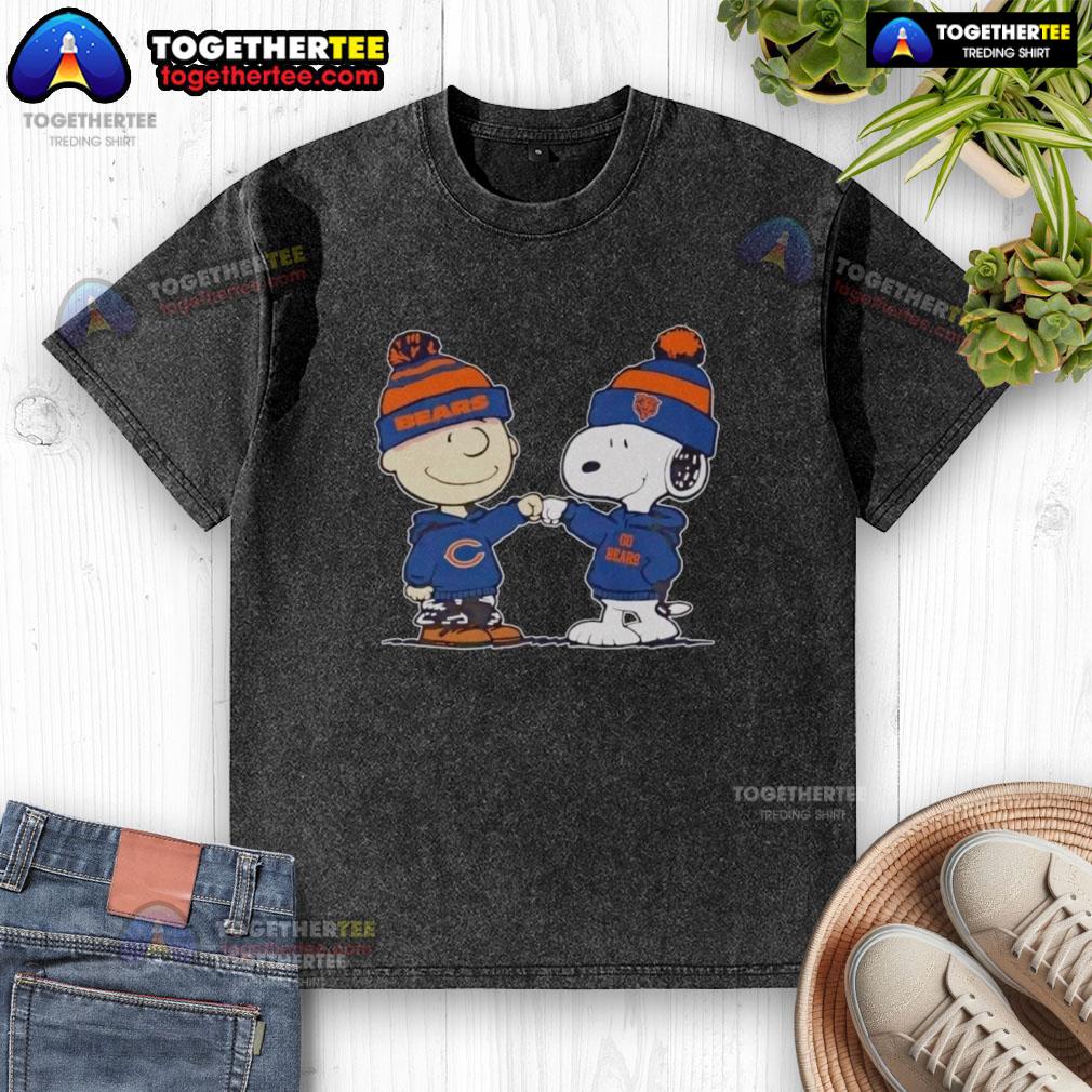 Nice Chicago Bears Snoopy and Charlie Brown Best Friends washed t-shirt featuring playful cartoon design and team colors.