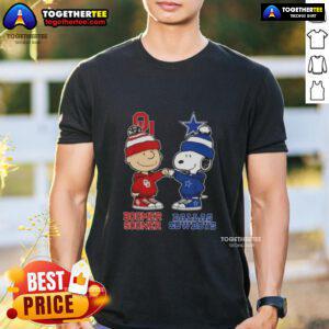 Official Charlie Brown Fist Bump Snoopy Bommer Sooner X Dallas Cowboys T-Shirt featuring iconic characters and team spirit.