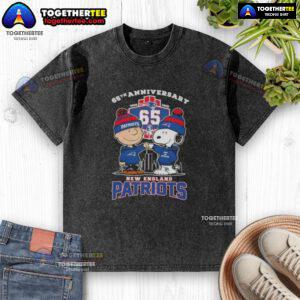 Original Charlie Brown X Snoopy 65th Anniversary T-Shirt for New England Patriots Football, celebrating 1960-2025.
