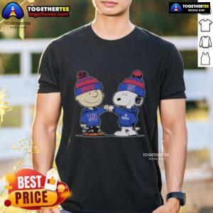 Alt Text: Top New York Giants Snoopy and Charlie Brown Best Friends T-Shirt featuring iconic characters in team colors.