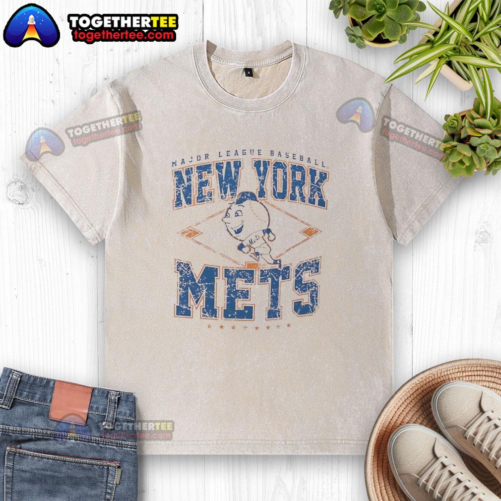 Official New York Mets Major League Baseball t-shirt featuring a diamond wash design, perfect for fans and collectors.