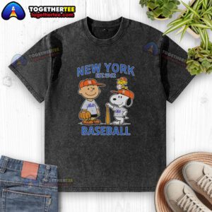 Alt Text: Charlie Brown, Snoopy, and Woodstock in New York Mets baseball jersey t-shirt, established 1962, casual style.