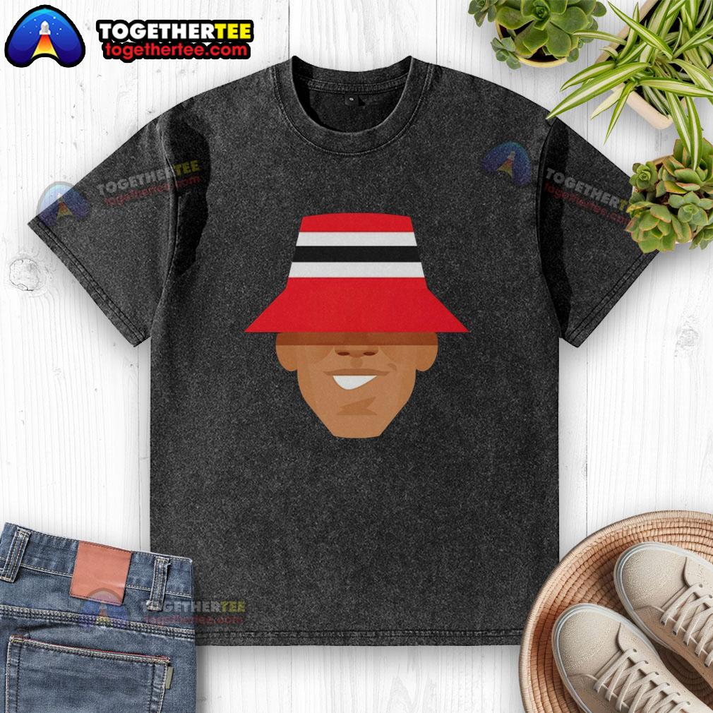 Alt Text: Top Kobbie Mainoo Manchester United washed t-shirt showcasing team spirit with a stylish, casual design.